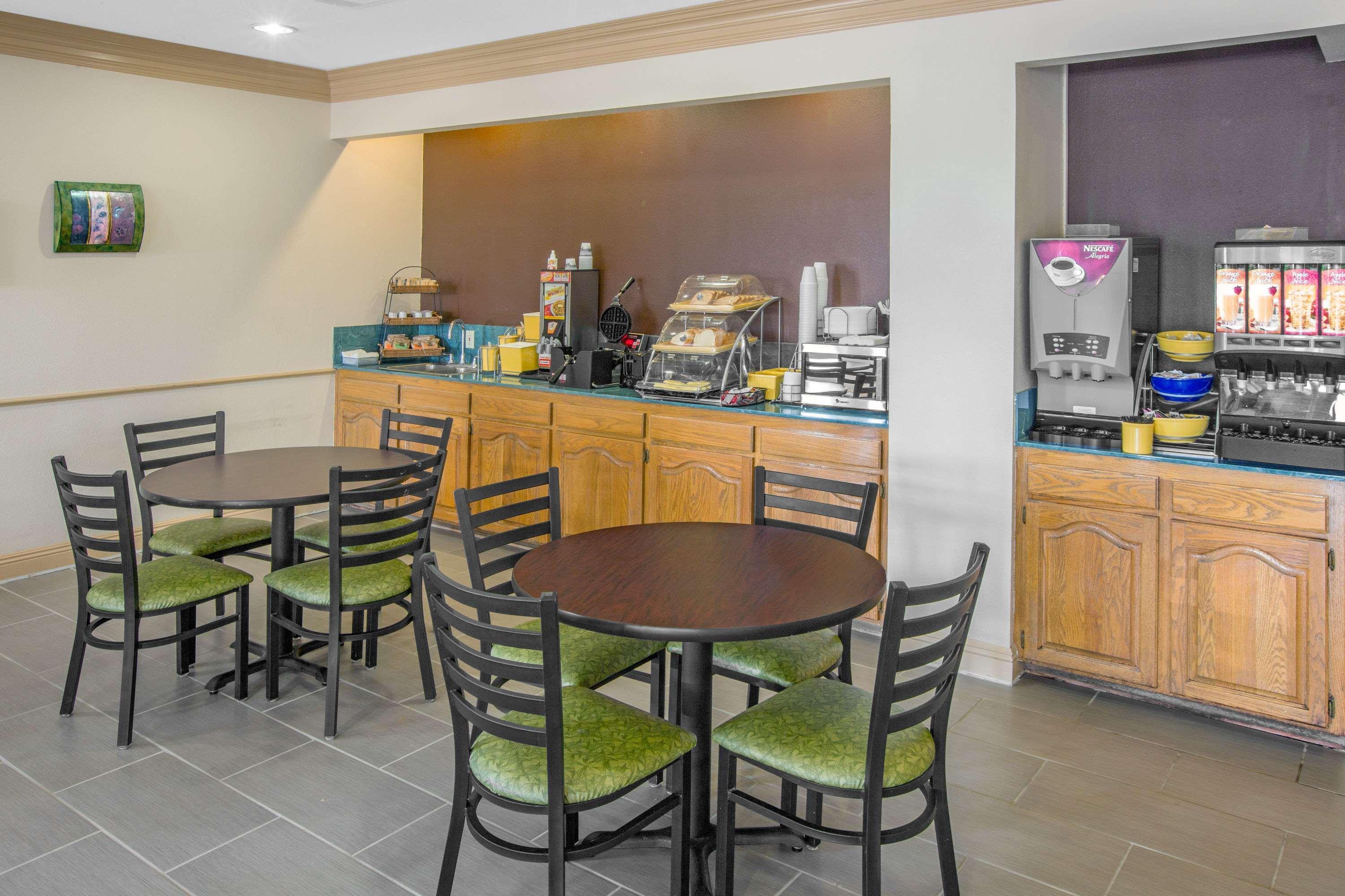 Days By Wyndham Denham Springs-baton Rouge East Hotel